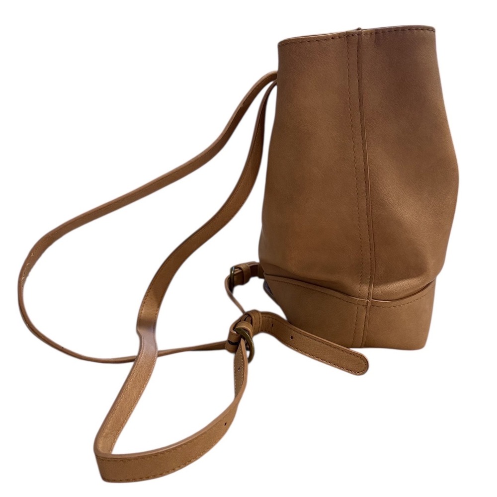 Universal Thread Tan Faux Leather Bucket Bag Convertible Shoulder Crossbody - Picture 5 of 9